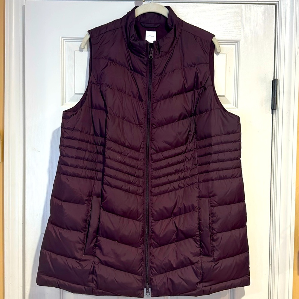 Perfect condition: J. Jill side-zip puffer vest.